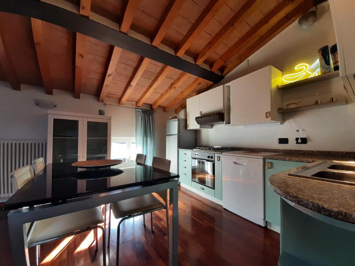 Appartamento Sui Tetti Di Parma Exterior photo